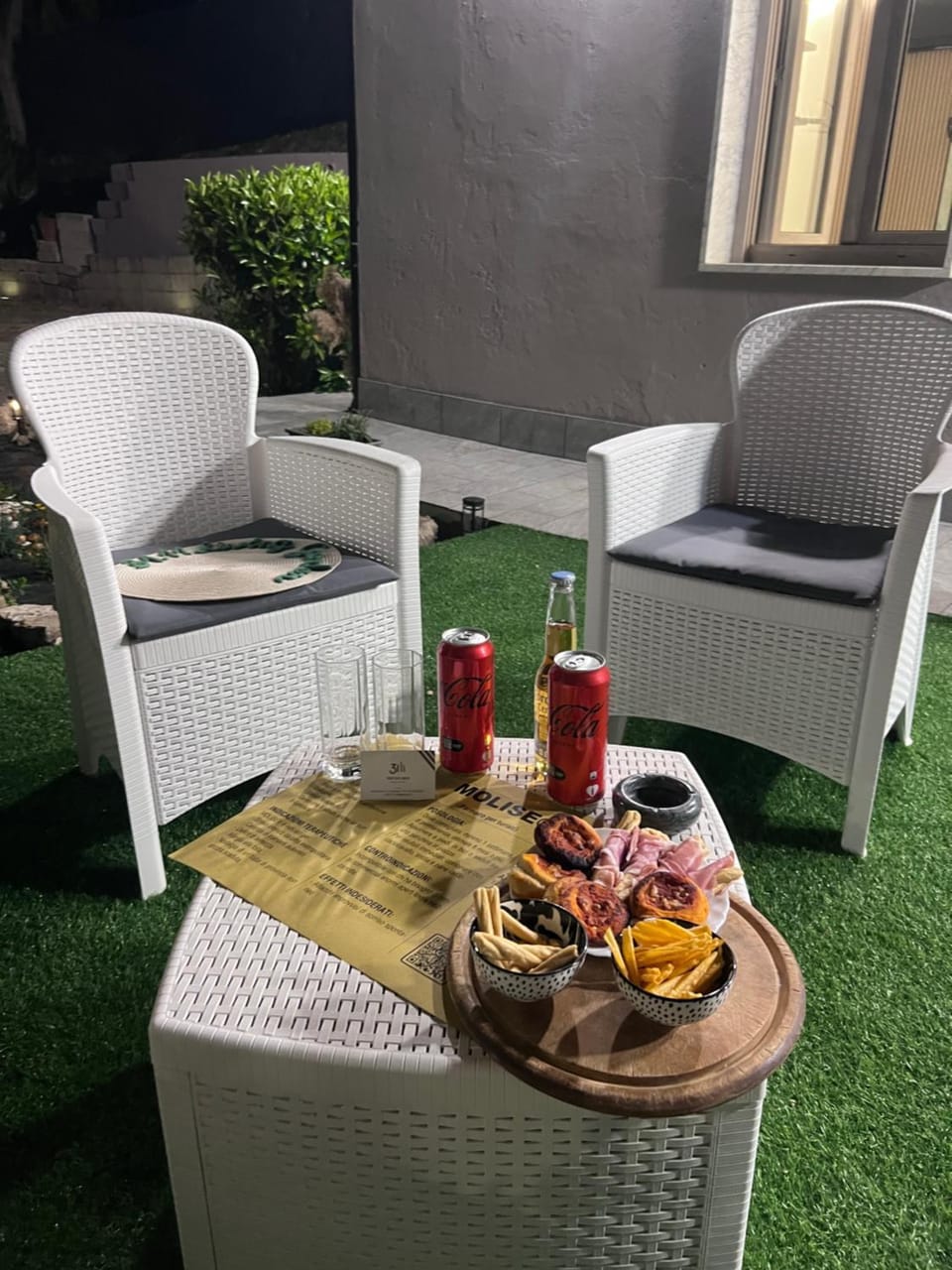 Patio, Food and drinks