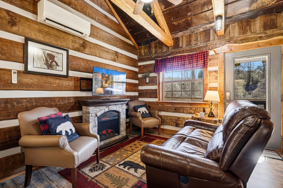 Creekside Hideout Chalet in Cosby