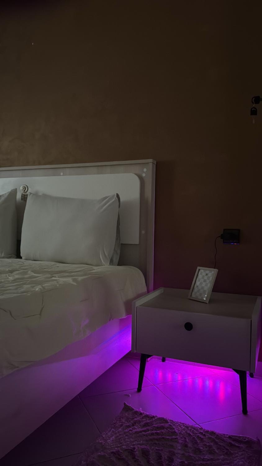 Bed, Photo of the whole room, Decorative detail, Bedroom