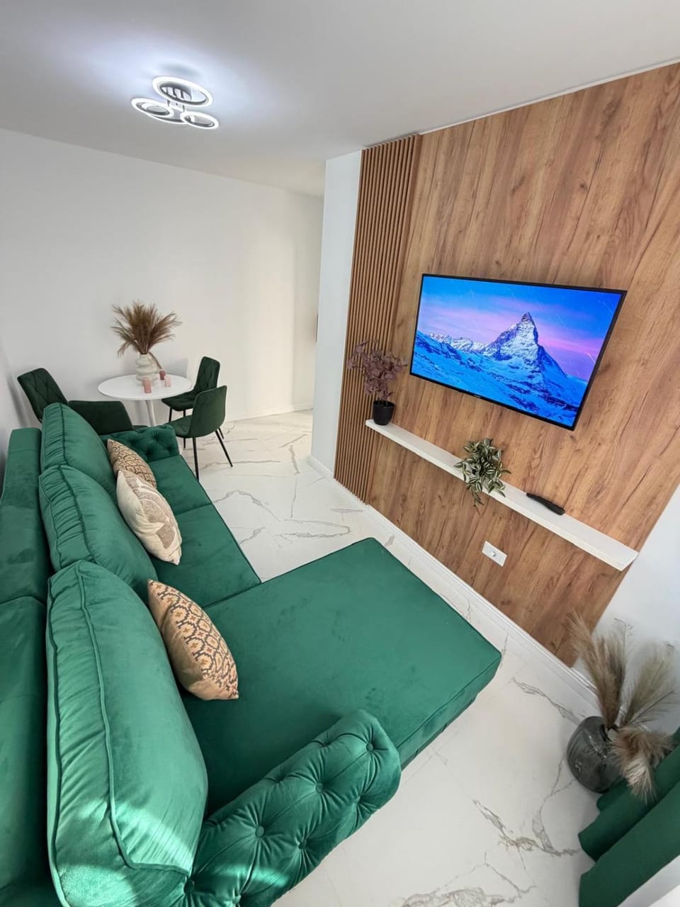 Communal lounge/ TV room, TV and multimedia, Living room, Seating area, Evening entertainment