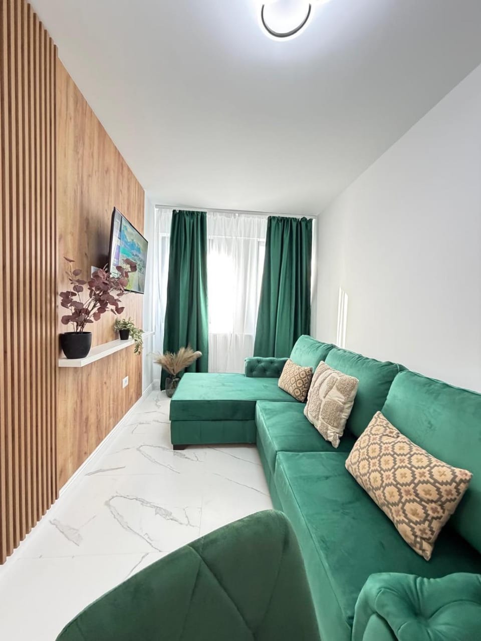 TV and multimedia, Living room, Photo of the whole room, Seating area, Evening entertainment