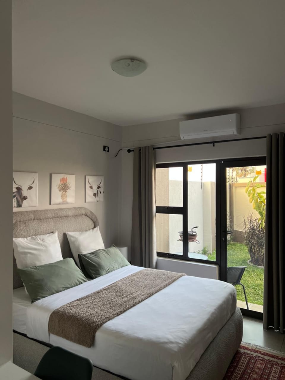 Bed, Bedroom, air conditioner