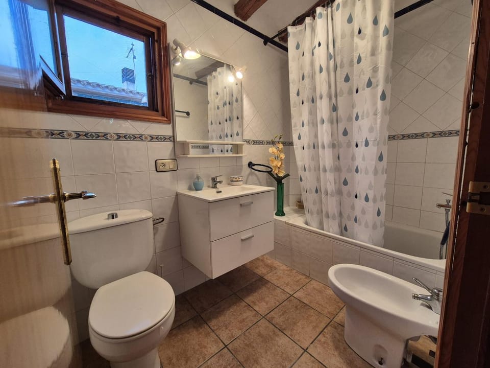 Shower, Toilet, Bathroom, Bath