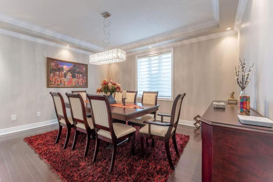 Spacious 4BR Home with Private Yard & Fast WiFi Apartment in Halton Hills