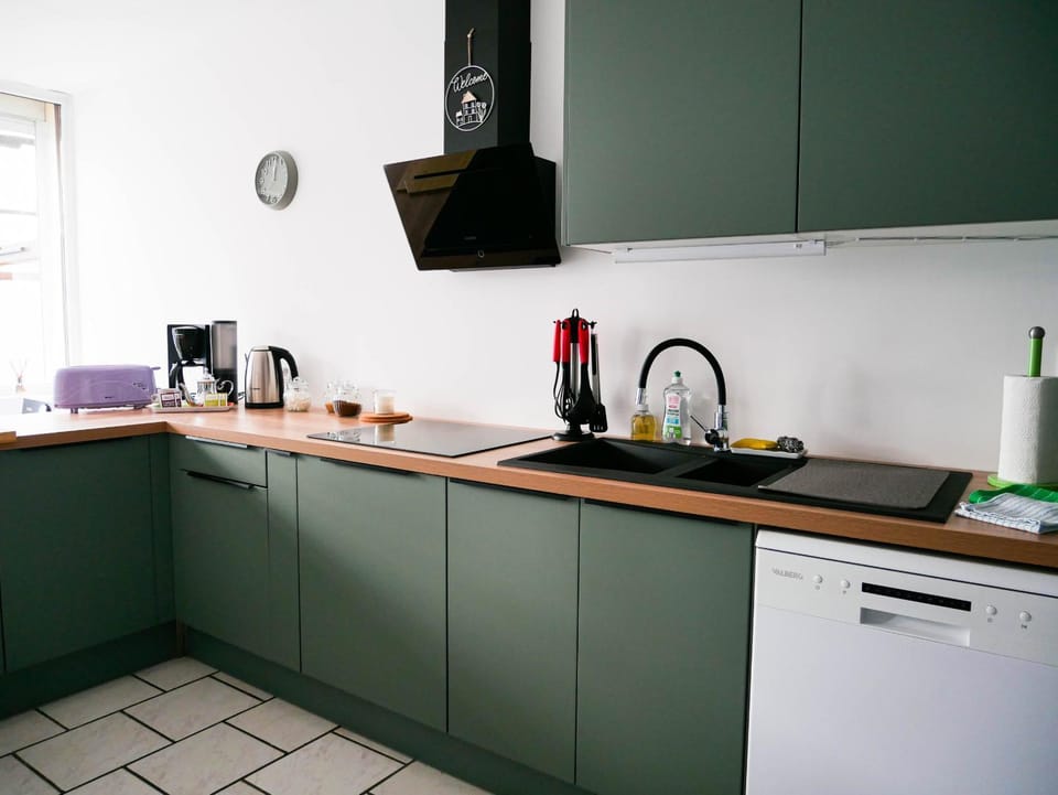 Kitchen or kitchenette