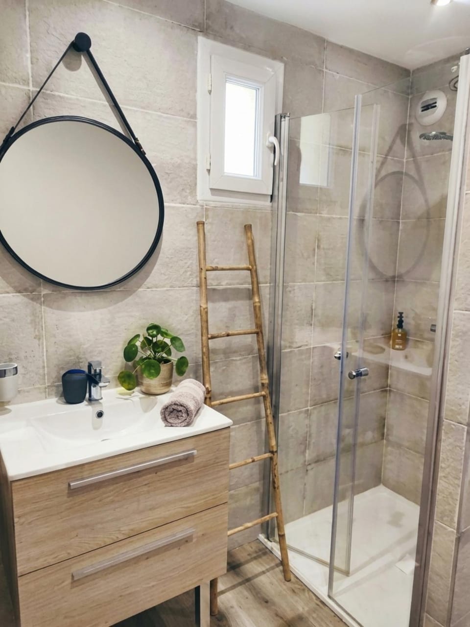 Shower, Bathroom, hair dryier