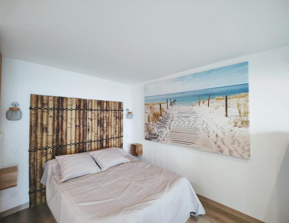 Bed, Sea view