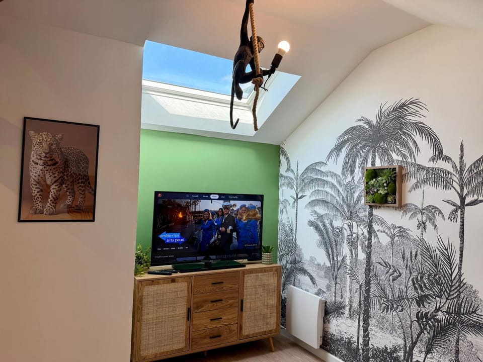 Le Jungle Loft, Lit King size, Baby-foot & Design Apartment in Pays de la Loire