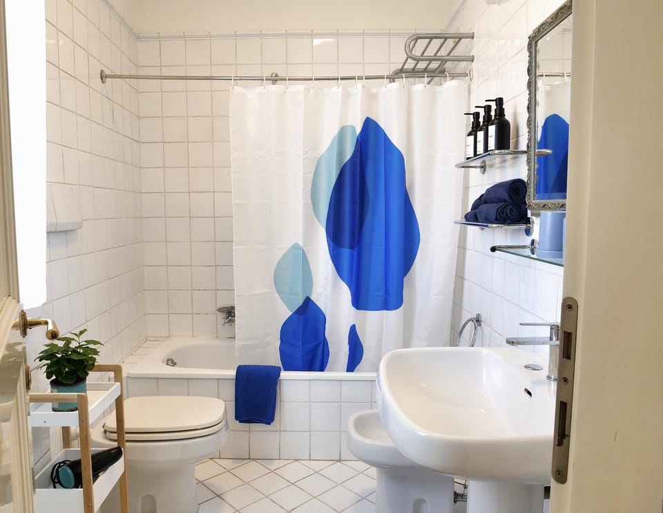 Shower, Toilet, Bathroom, Bath, towels