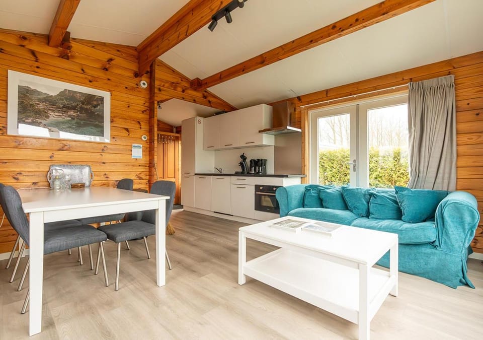 Dining area, kitchen