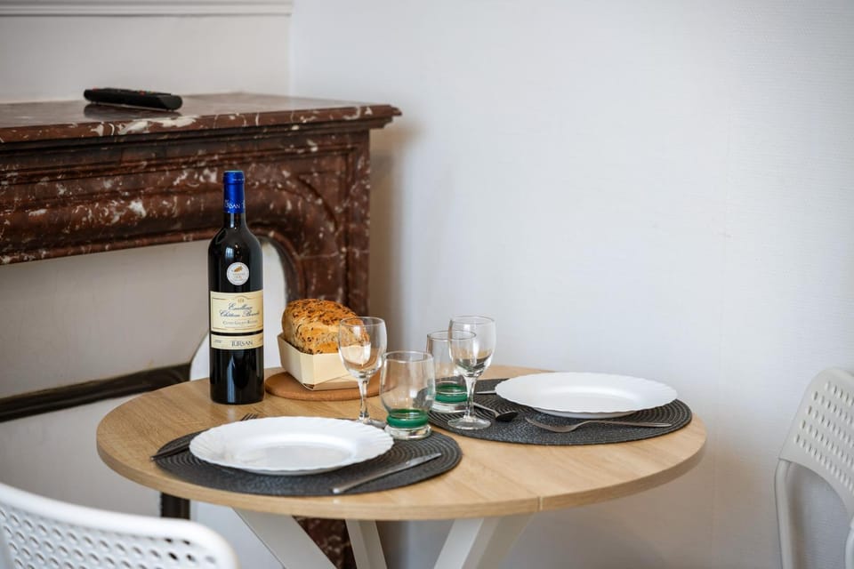 Food and drinks, Dining area, Food, Lunch, Dinner, Drinks