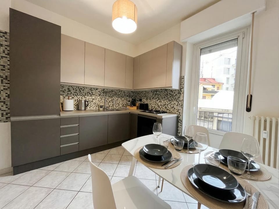 Kitchen or kitchenette, Dining area, stove