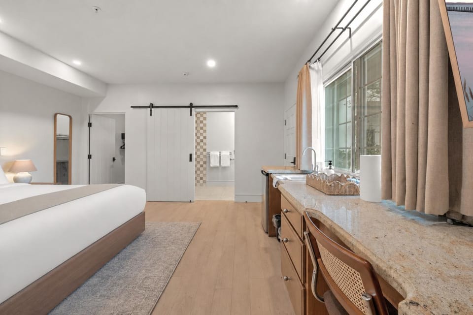 Bed, Photo of the whole room