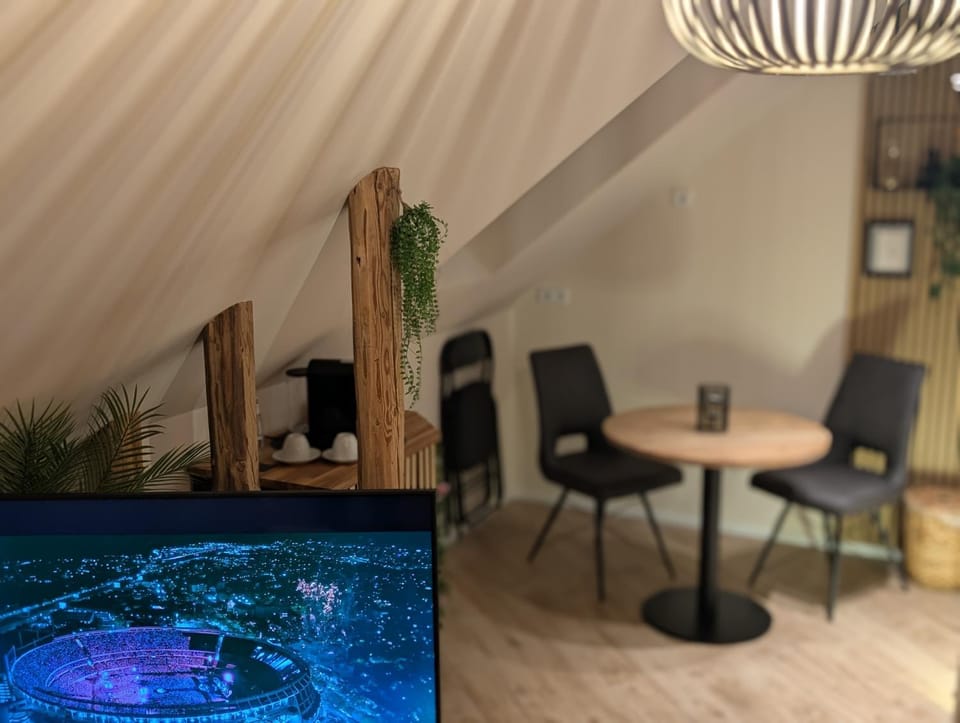 TV and multimedia, Dining area