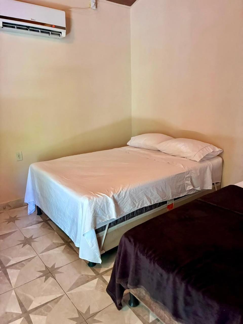 Bed, Photo of the whole room, air conditioner