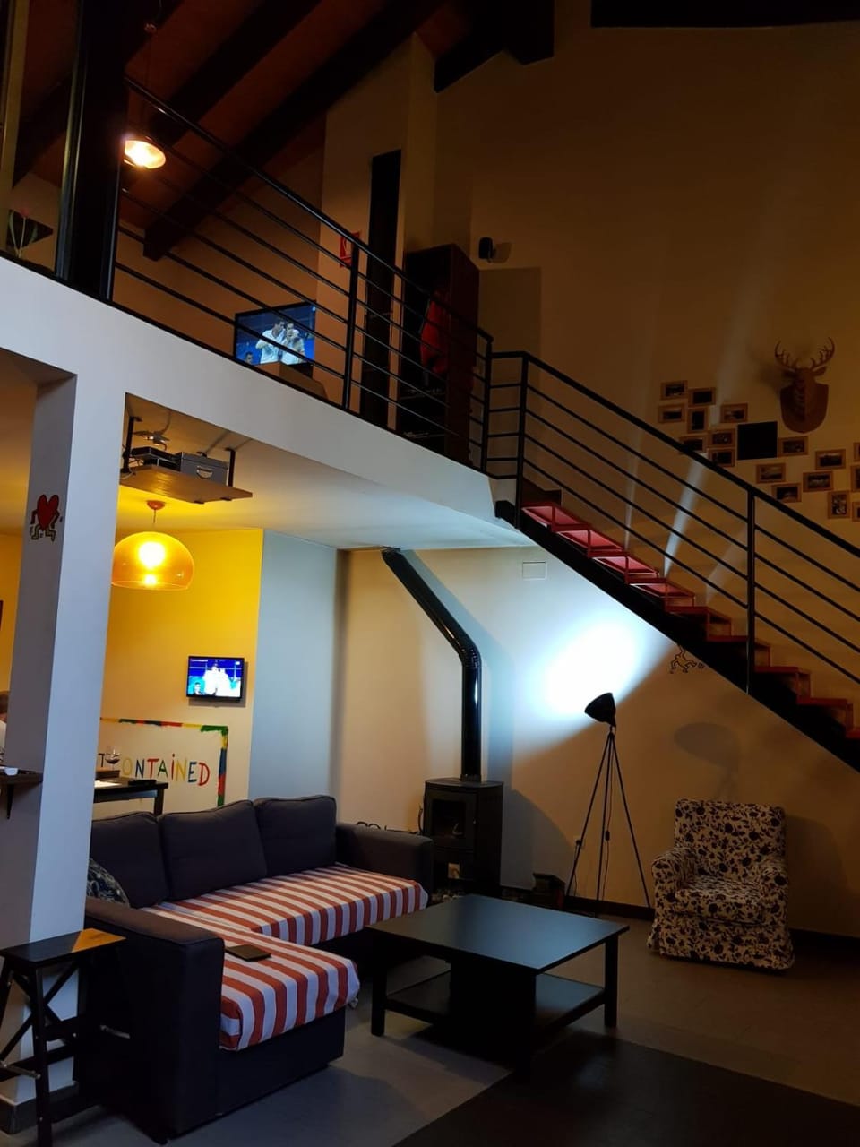 Coffee/tea facilities, Living room, Seating area, Dining area