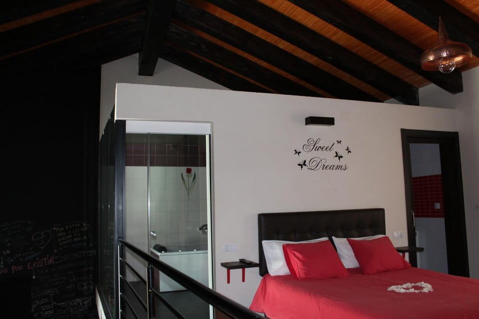 Bed, Hot Tub, Bedroom