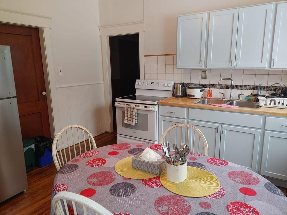 Kitchen or kitchenette, kitchen