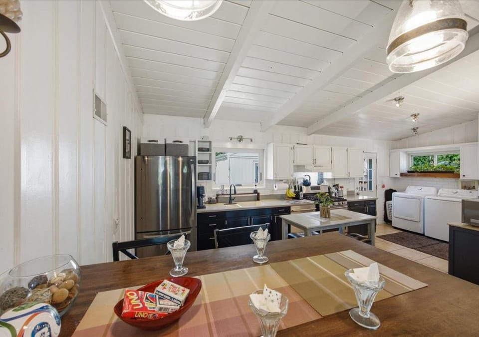 Kitchen or kitchenette, Dining area, minibar, oven, pet friendly, stove
