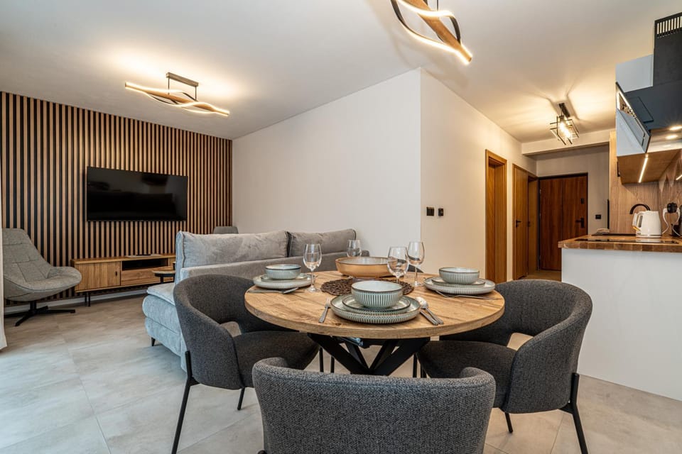 TV and multimedia, Kitchen or kitchenette, Living room, Seating area, Dining area