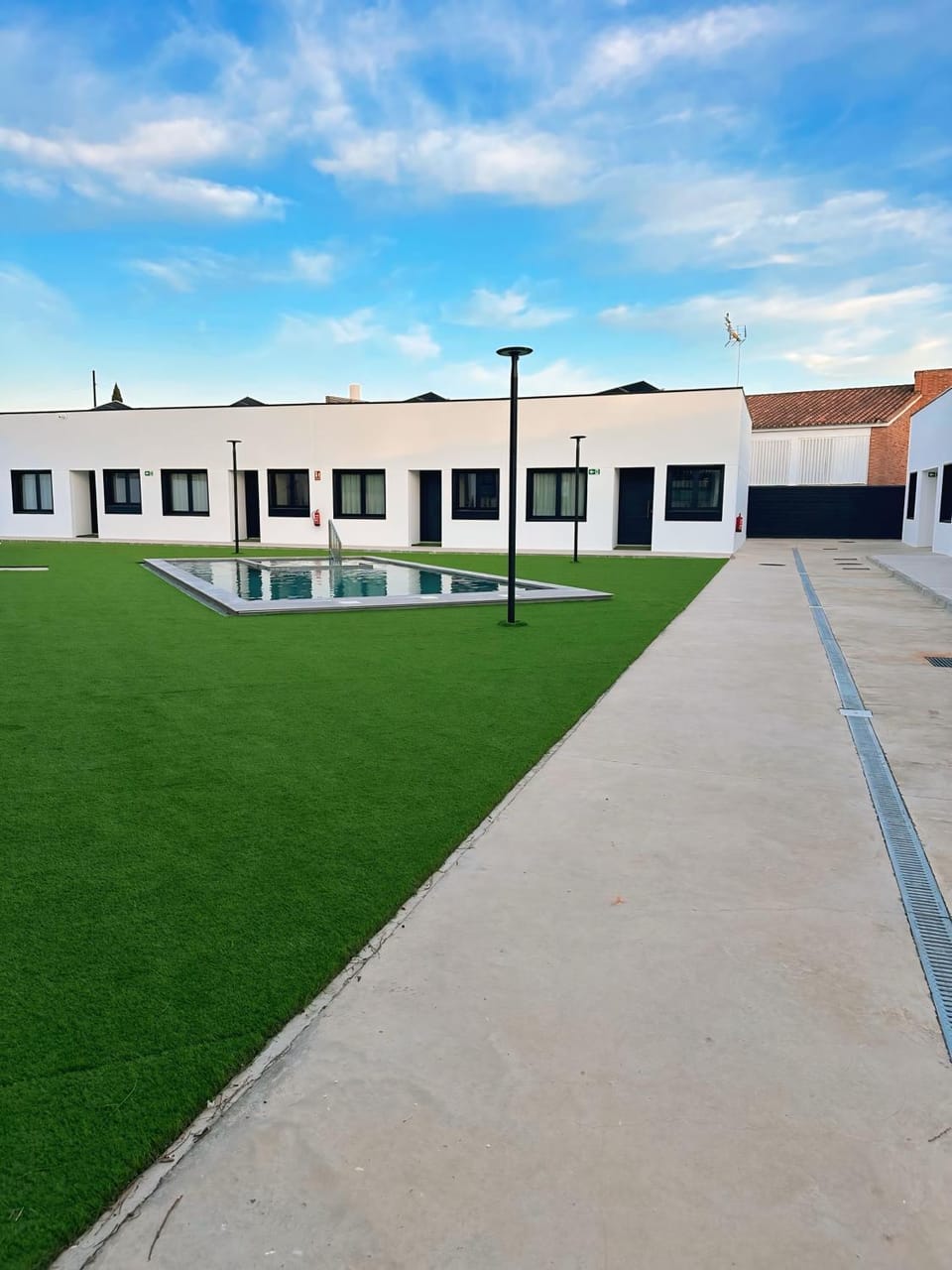 Property building, Day, Garden, Solarium, Balcony/Terrace, Pool view, Swimming pool, Swimming pool