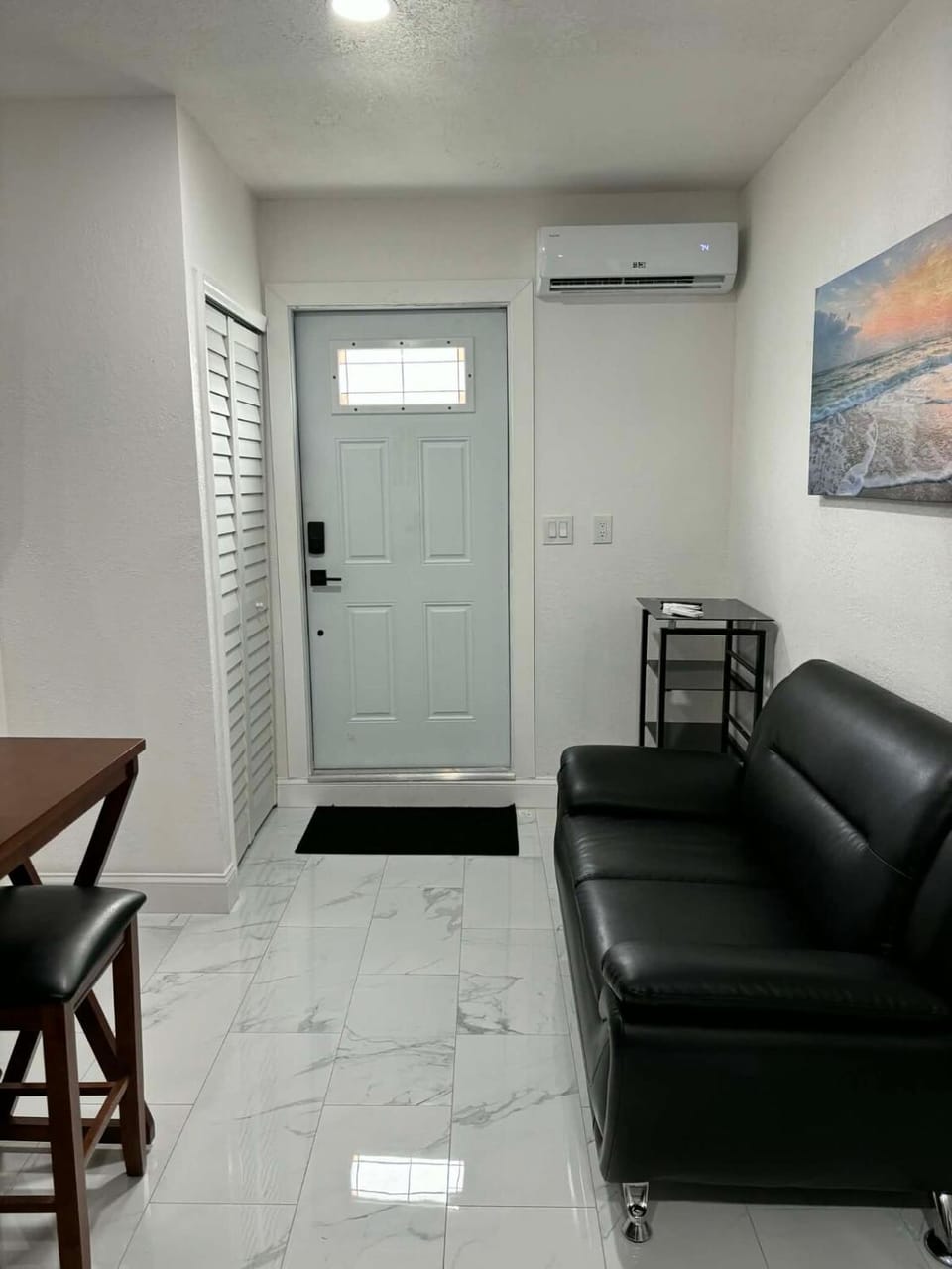 Living room, Seating area, air conditioner