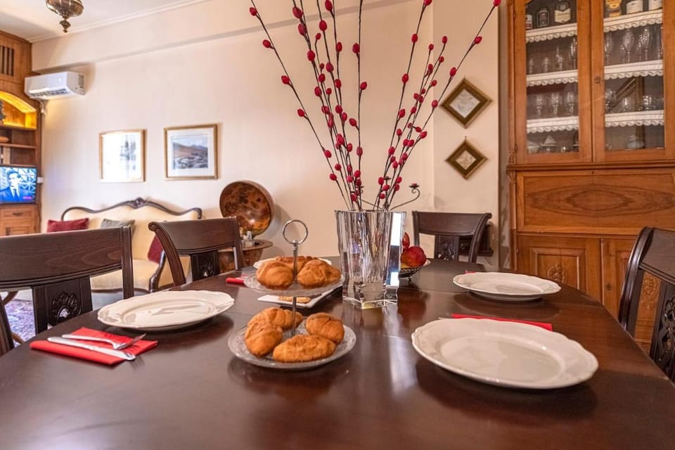 Modern 2BR Apt with View 2 King Beds & 1Gbps Fiber Internet Apartment in Athens