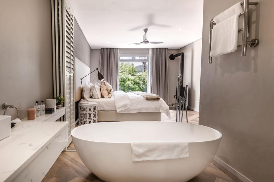 Bed, Bathroom, Photo of the whole room, Bedroom, Bath, fireplace, towels