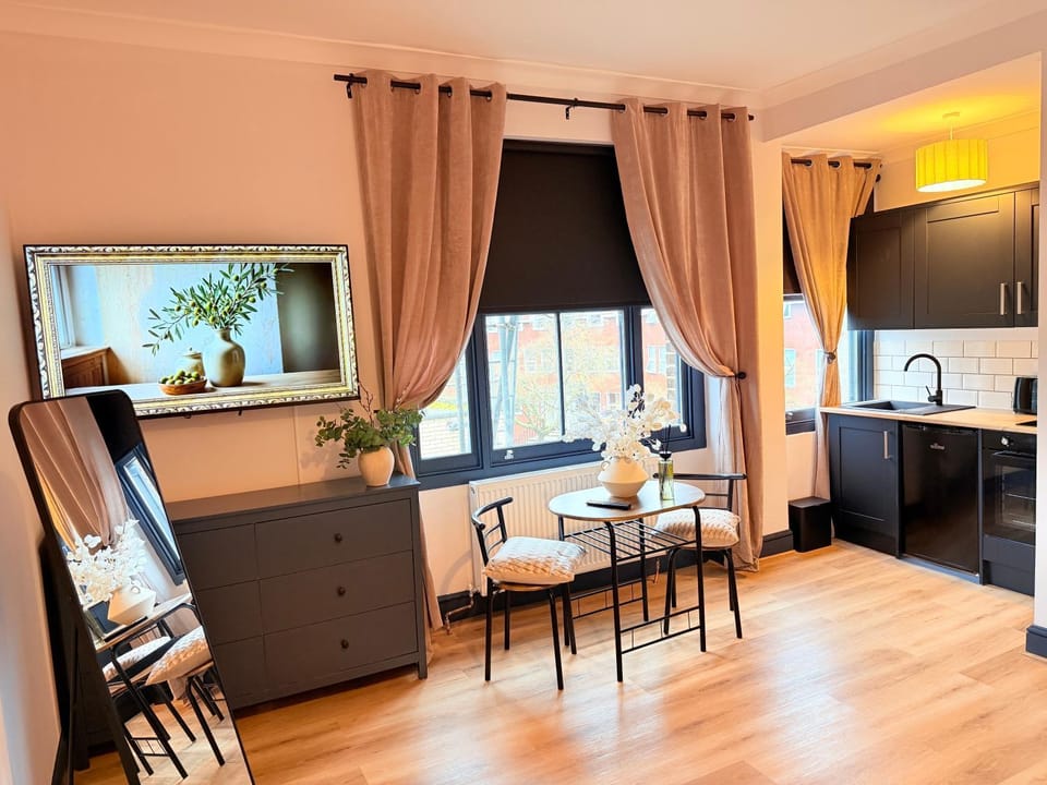 Kitchen or kitchenette, Living room