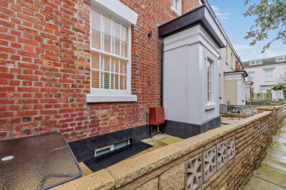Property building, Balcony/Terrace