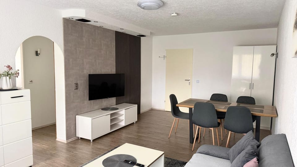 Communal lounge/ TV room, TV and multimedia, Living room, Seating area, Dining area, Evening entertainment