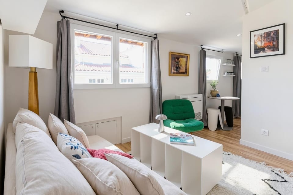 Living room, Seating area