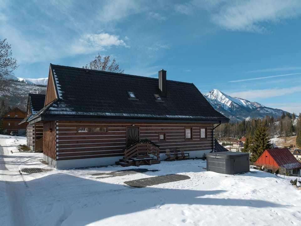 Property building, Off site, Hot Tub, Mountain view