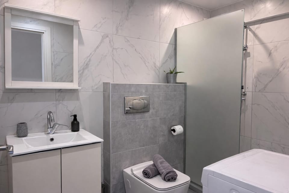 Shower, Bathroom, towels