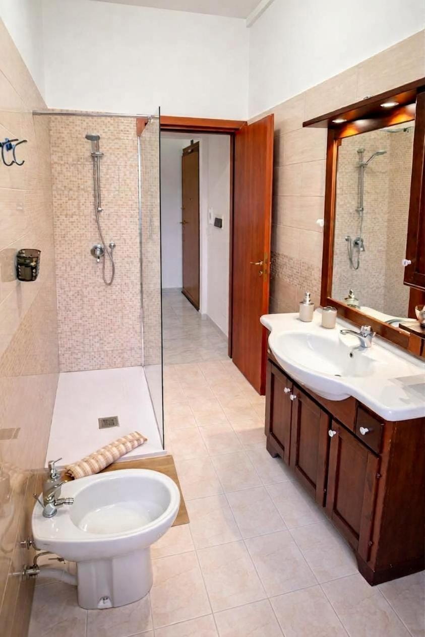 Shower, Toilet, Bathroom, bidet