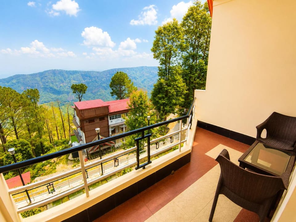 Natural landscape, View (from property/room), Balcony/Terrace, Seating area, Mountain view