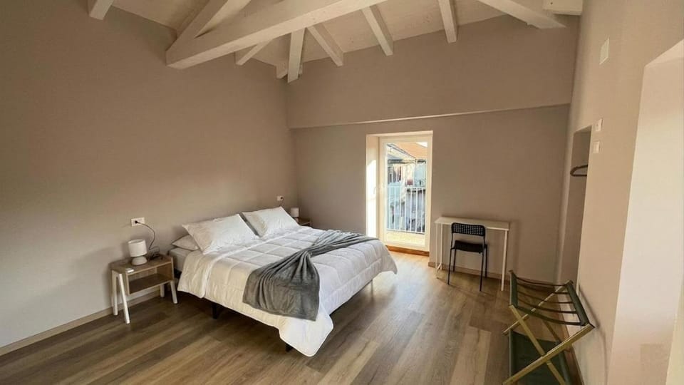 Bed, Photo of the whole room, Bedroom, internet