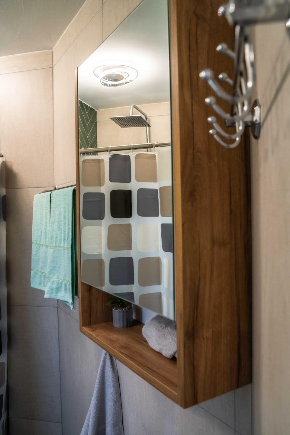 Bathroom, towels