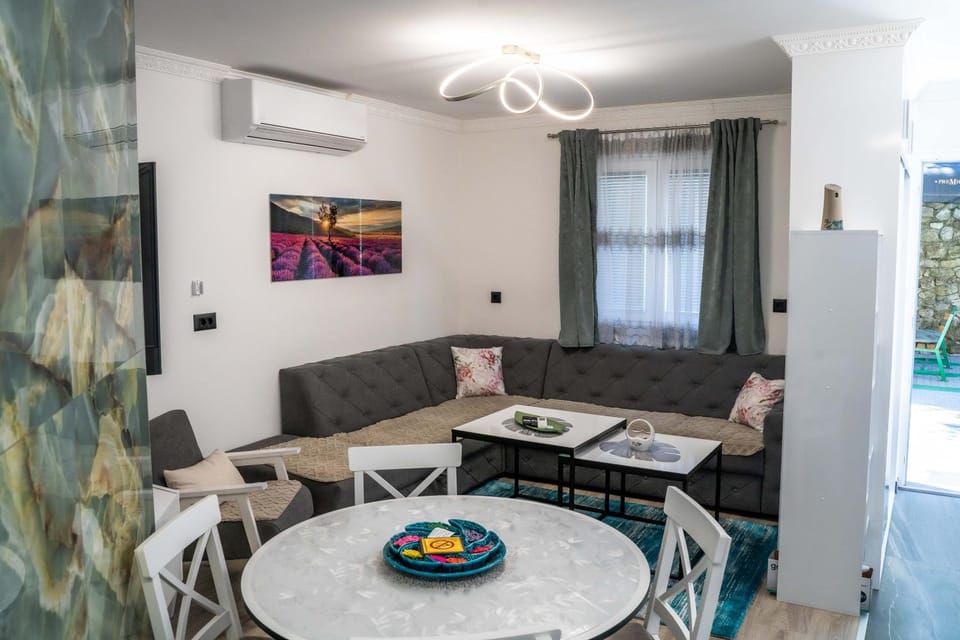 Living room, Seating area, Dining area, air conditioner