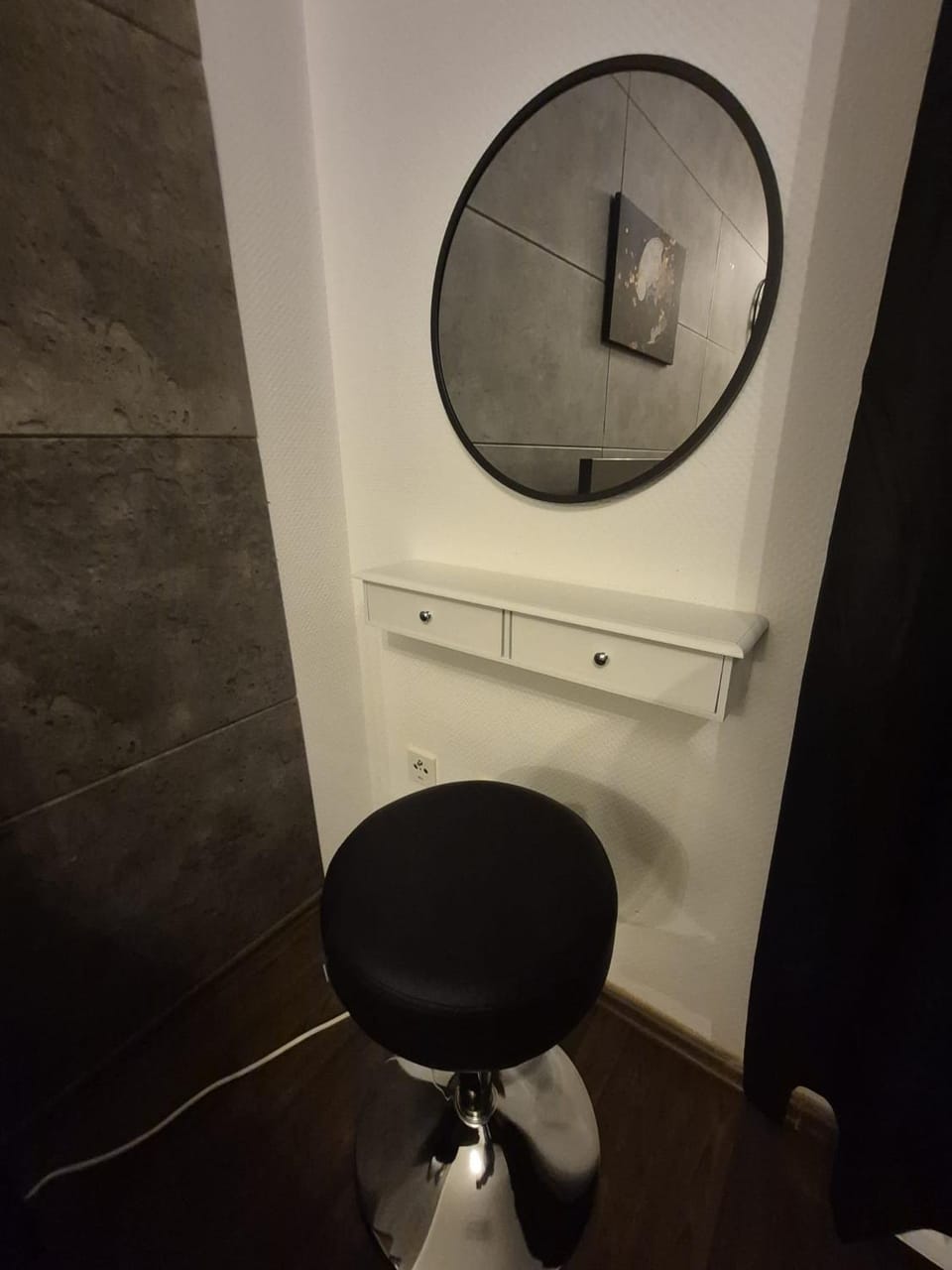 CityNest O5 Midnight Marble Suite Apartment in Hanover