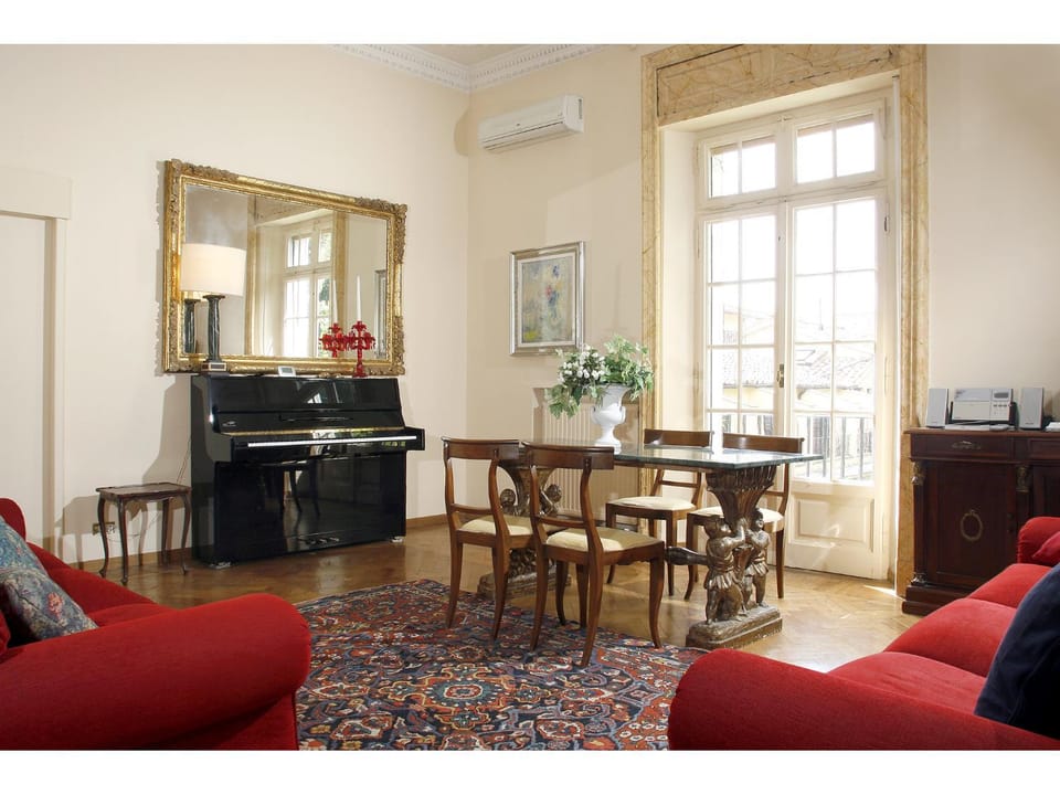 Seating area, Dining area, Bedroom