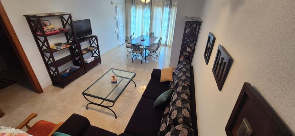 Communal lounge/ TV room, TV and multimedia, Living room, Photo of the whole room, Seating area, Dining area, Evening entertainment