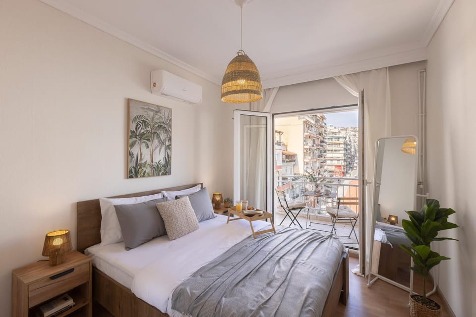 Bed, Photo of the whole room, Bedroom, air conditioner