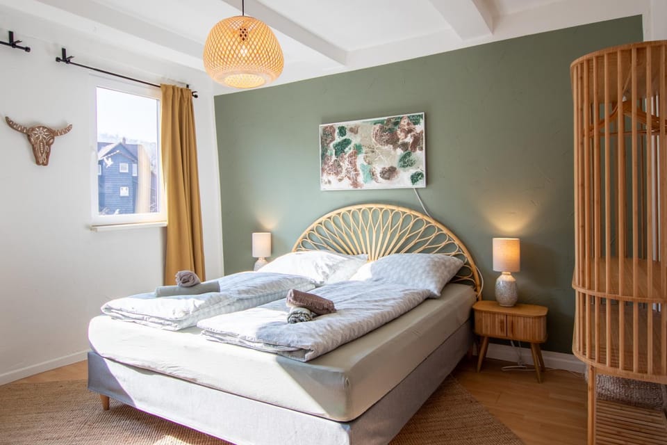 Bed, Photo of the whole room, Bedroom, towels