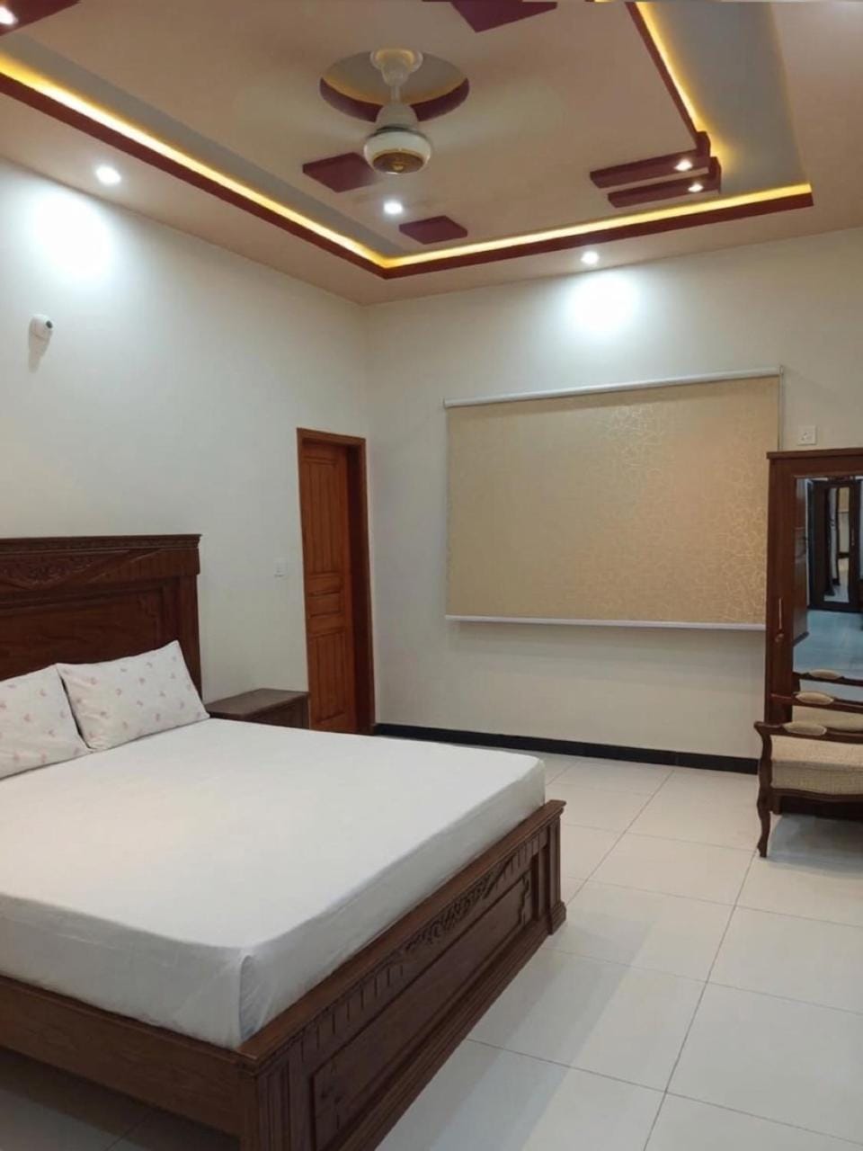 Bed, Photo of the whole room, Bedroom, fireplace