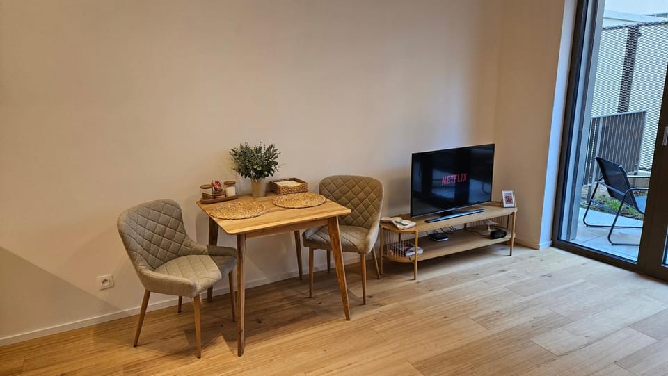TV and multimedia, Dining area