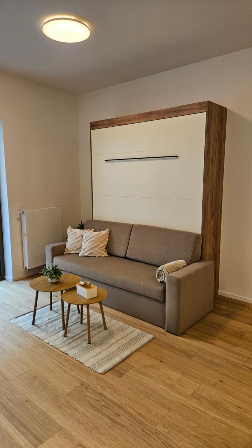Bed, Seating area