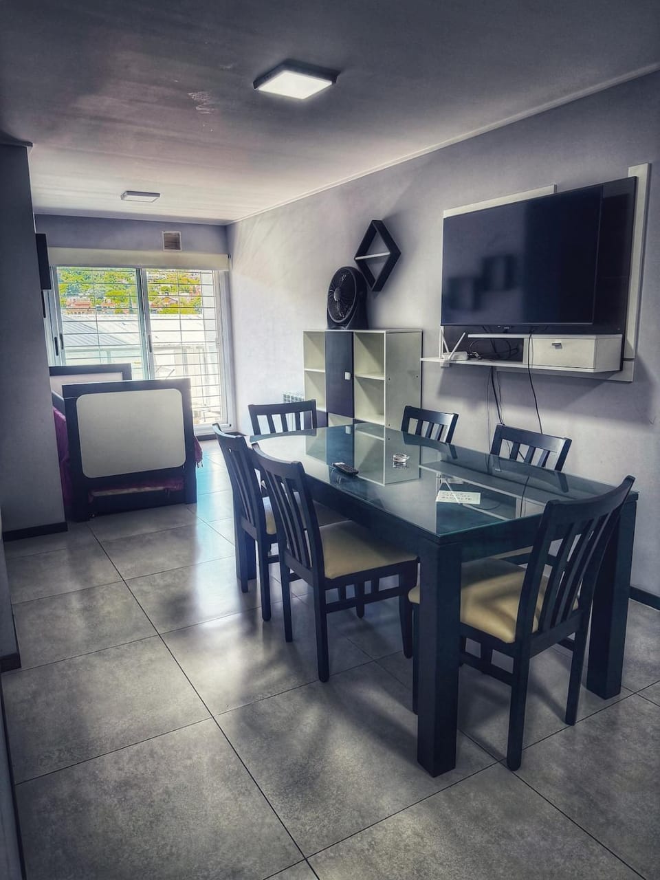 TV and multimedia, Living room, Seating area, Dining area