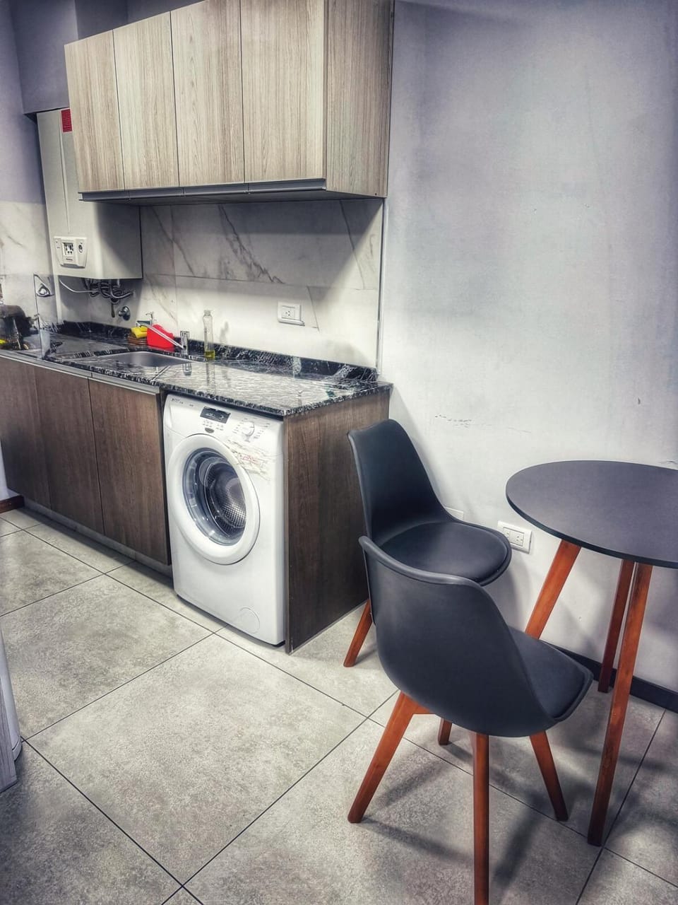 Kitchen or kitchenette, Dining area, oven