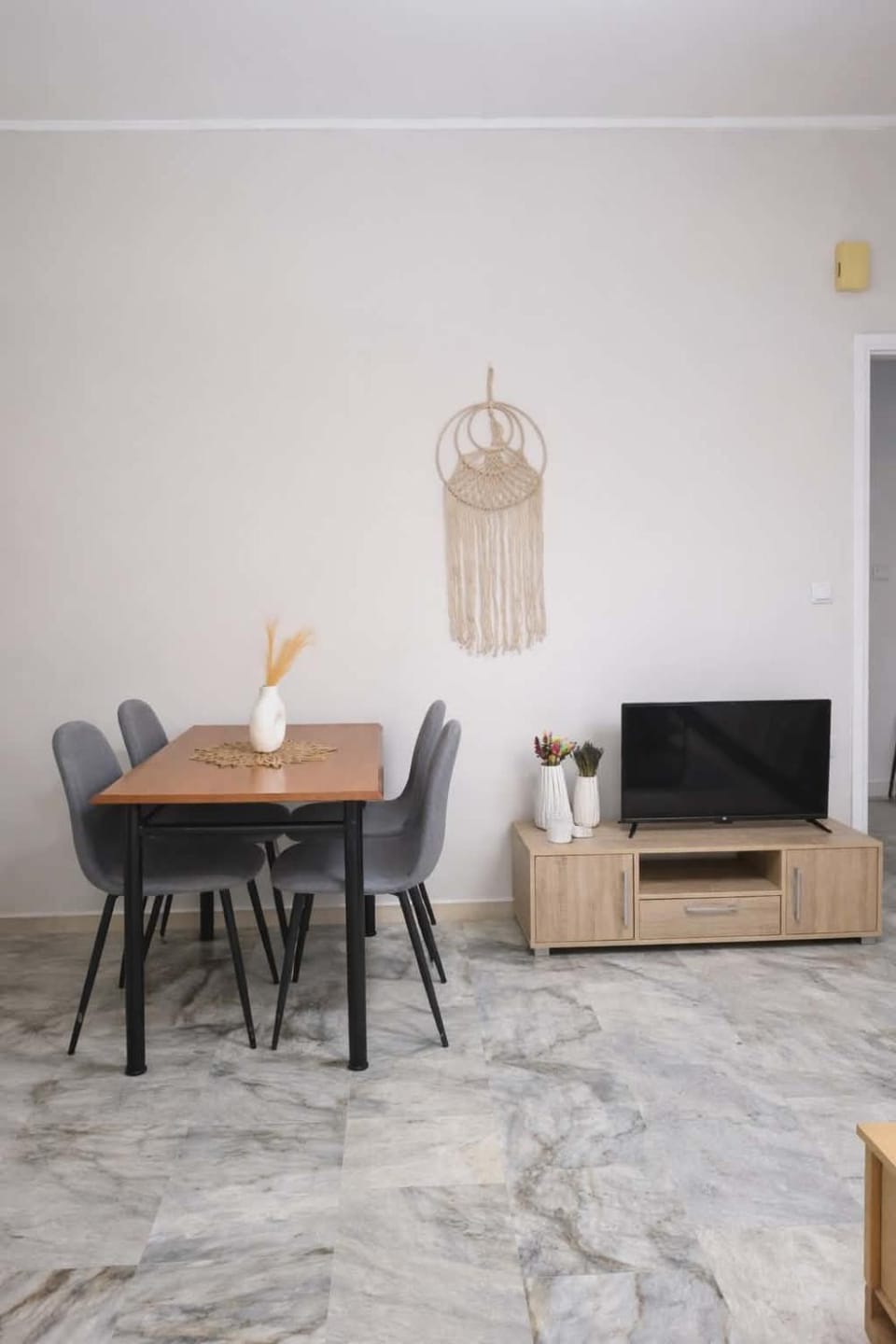 TV and multimedia, Dining area